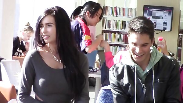 قنبلة سكس مترجم مدبلج سوداء مفلس في جوارب ضربات الديك الموظفين لها BF في 69 تشكل