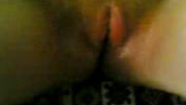 لطيف في سن المراهقة مع أسلاك التوصيل سكس عالمي مدبلج المصنوعة آندي استمنى بوسها في الهواء الطلق وضربات اثنين من ديكس في الأماكن المغلقة