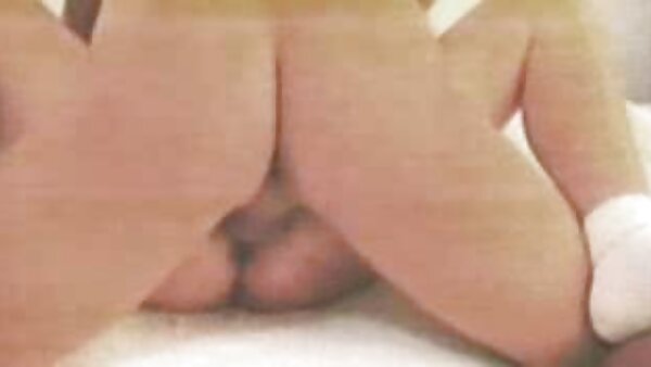 ربة منزل متعطشة للجنس مدبلج عربي سكس مع الثدي المترهل هيلين إنه يستمني كس