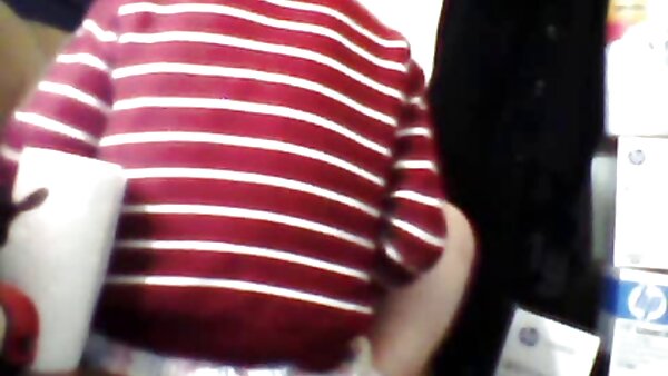 امرأة سمراء الساخنة في السراويل القصيرة تعمل مثل المحترفين سكس بورنو مدبلج
