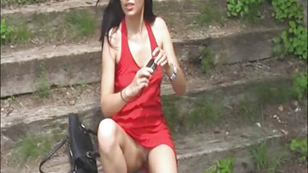 فاتنة رشيقة إيريكا بيلوتشي يحصل صدم شرجها بجانب حمام xnxx مدبلج عربي السباحة