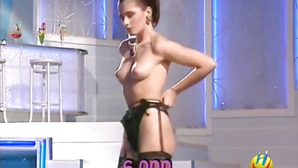 Saida Sinner سيدة شقراء شابة سكس اجنبي مدبلج يعطي اللسان المناسب ويحصل على الحمار صفع.