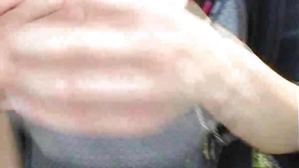 Hussy jade Courtney Cummz يحصل على بوسها سحاق مدبلج يمسح أمام المتلصصين