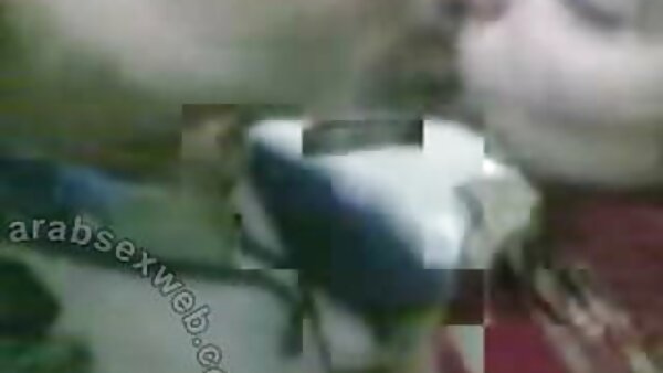 تحصل سيكس مدبلج عربي مارس الجنس امرأة سمراء أنيقة مع الثدي الصغيرة من الخلف
