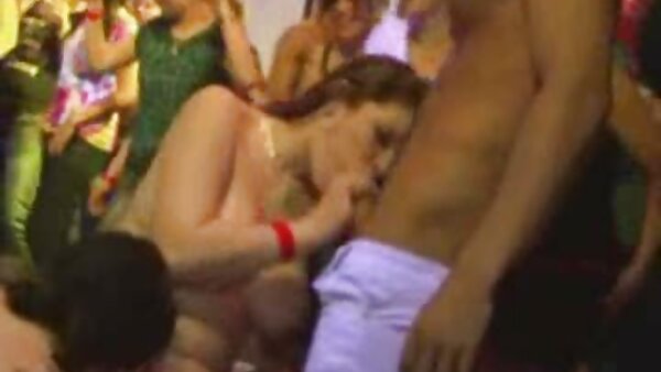 مغرية سمراء فاتنة افلام سكس مدبلجة للعربية يلعب مع دسار في الهواء الطلق