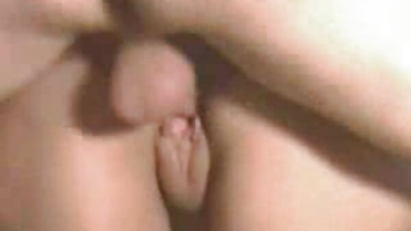 الفتاة الآسيوية النحيلة آكي xnxx مدبلج بالعربيه هوشينو في الخارج مرتدية شورتها الضيق