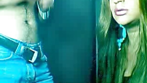 امرأة سمراء مفلس سكس مدبلج اجنبي في الملابس الداخلية الحمراء والجوارب السوداء ديلان رايدر تحصل مارس الجنس القذرة