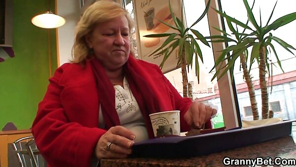 القذرة 19 سكس مترجم او مدبلج يو سكانك المسمى ايمي يعطي اللسان الساخنة و titjob في الهواء الطلق. وجهة نظر