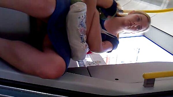 الشقراء المتعطشة للجنس يركب سكس اجنبي مدبلج ديك رجلها بأسلوب راعية البقر العكسي