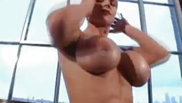 المعاول الرياضية في سن المراهقة سخيف في جلسة الجنس مثليه الساخنة في افلام سكس مدبلج بالعربية غرفة خلع الملابس