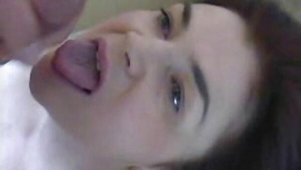فتيات الديسكو فيلم سكس مدبلج يعطي اللسان deepthroat في الحفلة