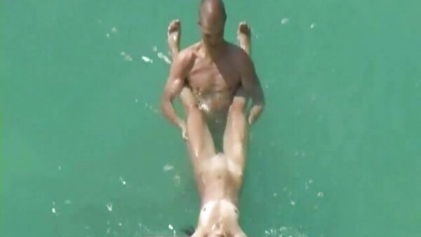Frisky جبهة سكس مدبلج بصوت عربي مورو يحصل لها حلق كس مارس الجنس ميش وأسلوب هزلي في الهواء الطلق