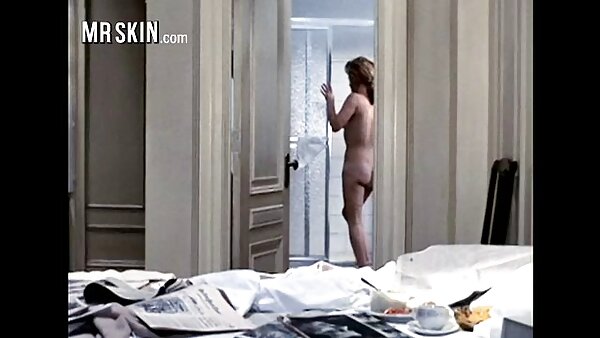 فتاة سكس محارم مدبلج عربي سوداء شهوانية تمتص الديك الأبيض لحمي في الفيديو الإباحية الرجعية