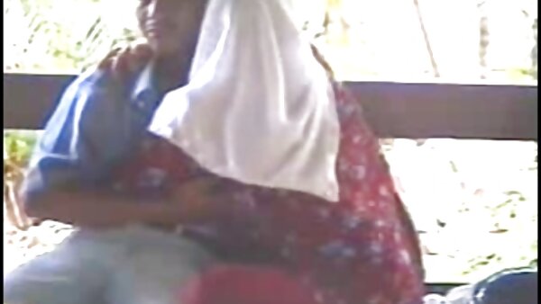 بغي ذو شعر مقاطع سكس مدبلج عادلة ذو جسد جميل يقدم منفردًا لا يُنسى على متن الحافلة