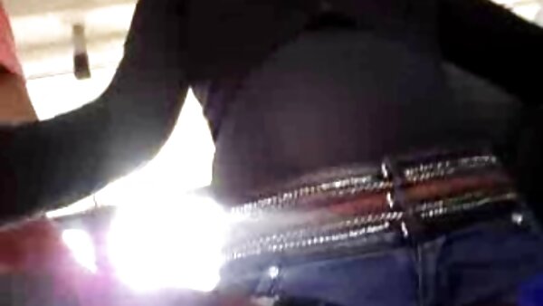 كارولين ذات الشعر الأحمر المجعد مارس الجنس في سكس فرنسي مدبلج صالون التدليك