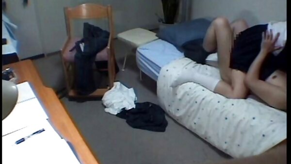 مثير الأبنوس strumpet سكارليت مي ديور يحصل على كيتي لها يمسح بحماس سكس جماعي مدبلج